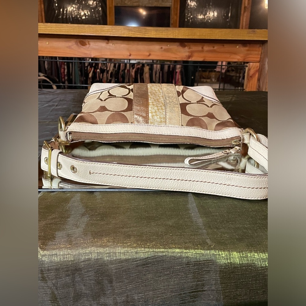 Coach signature with metallic accents - Picture 8 of 10